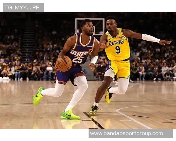 曾凡博防守失误贾里德巴特勒轻松突破上篮得分